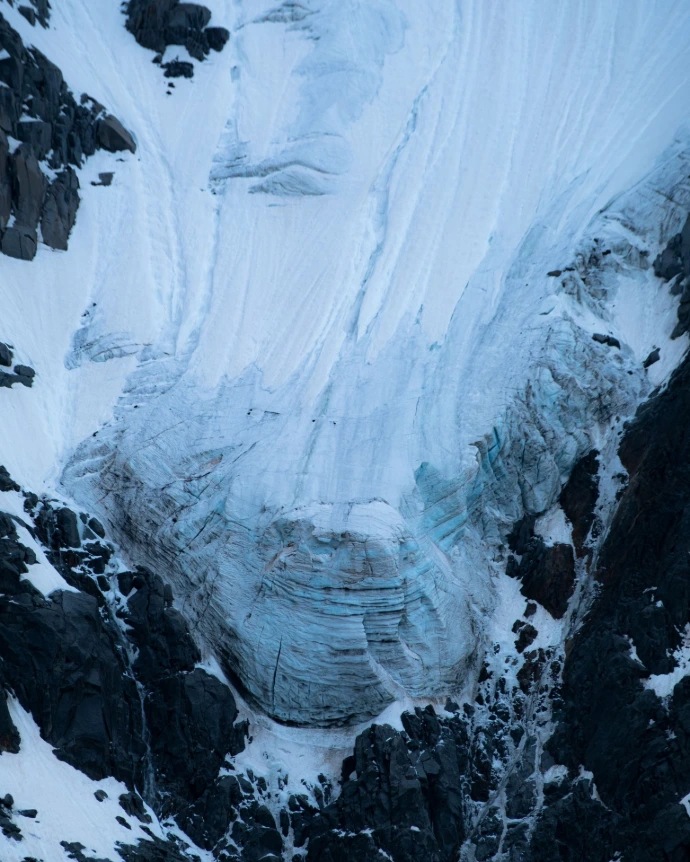 glacier montagne neige froide roches